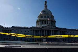 拜登政府28日對聯邦機關公務員發布通知，說明如果國會無法提供9月30日之後的新預算，聯邦政府即將關閉。(Getty Images)
